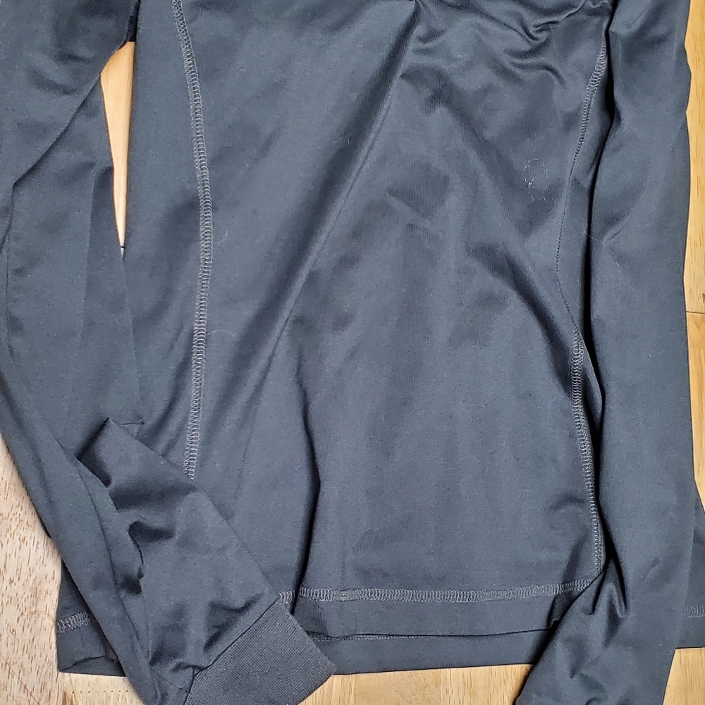 Zero restriction fitted gray sweater